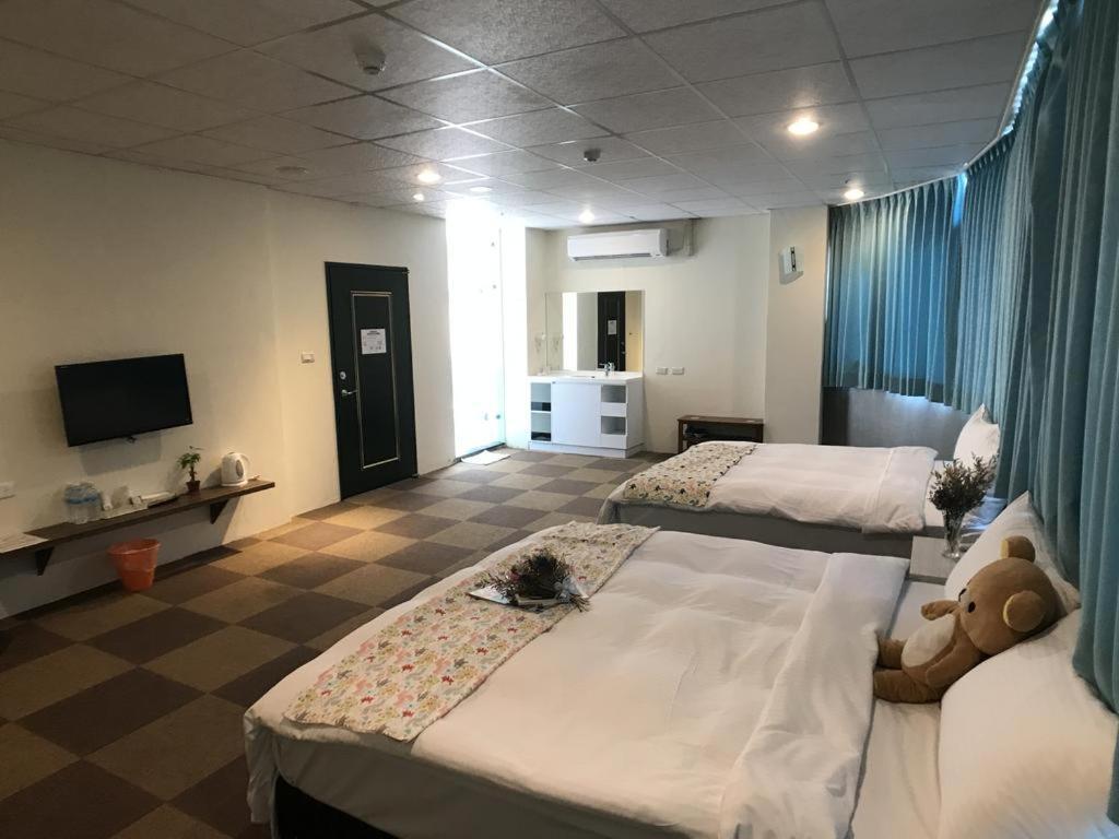 Chang Ti Metropolis Commercial Hotel Čung-li Exteriér fotografie