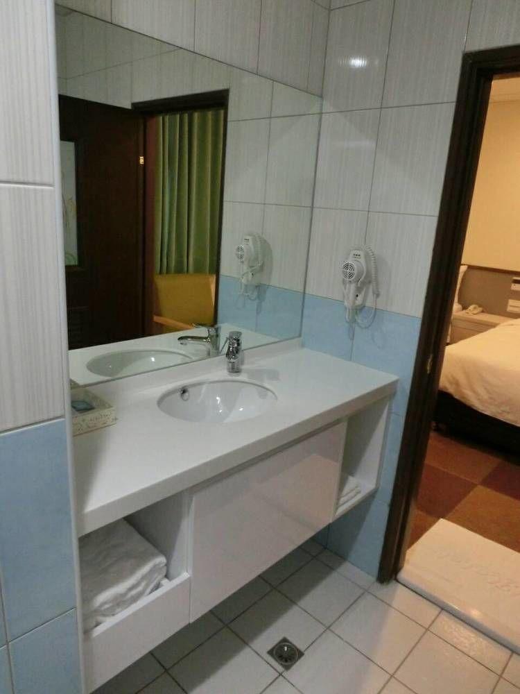 Chang Ti Metropolis Commercial Hotel Čung-li Exteriér fotografie