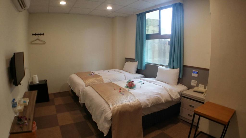 Chang Ti Metropolis Commercial Hotel Čung-li Exteriér fotografie
