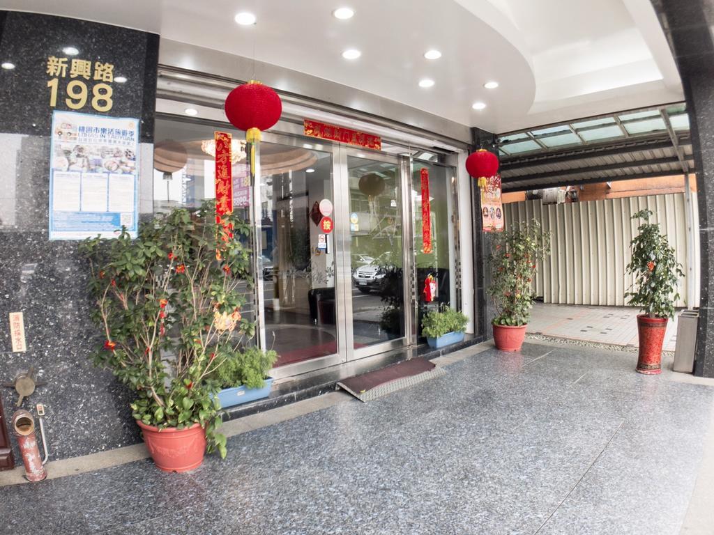 Chang Ti Metropolis Commercial Hotel Čung-li Exteriér fotografie