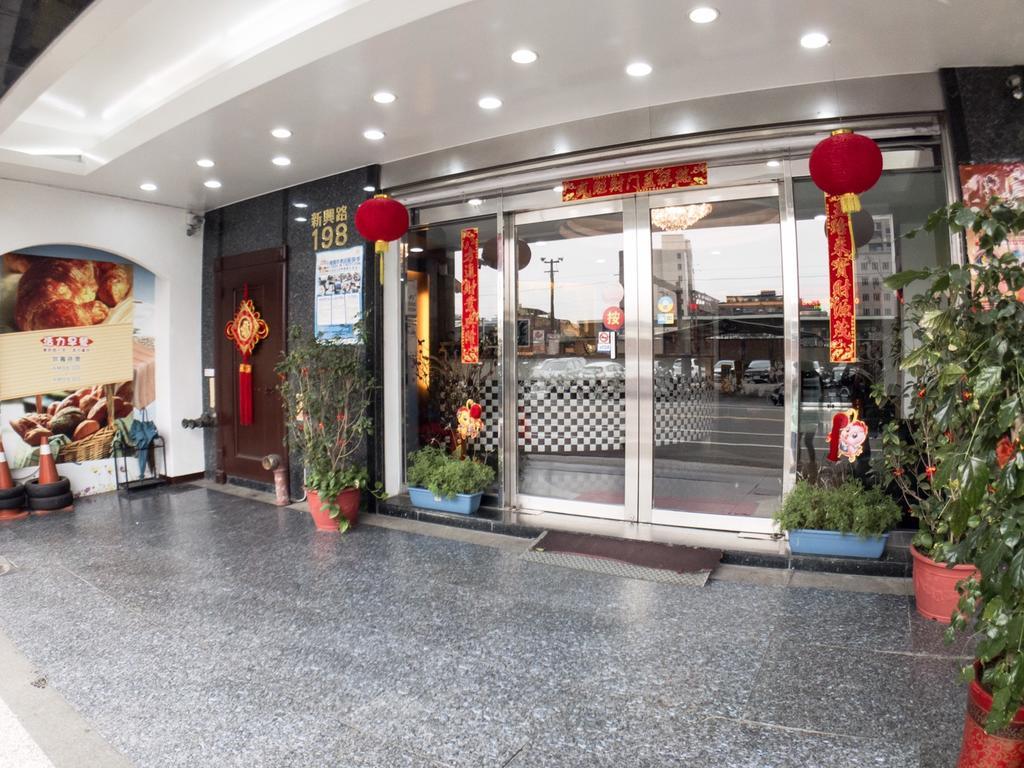 Chang Ti Metropolis Commercial Hotel Čung-li Exteriér fotografie