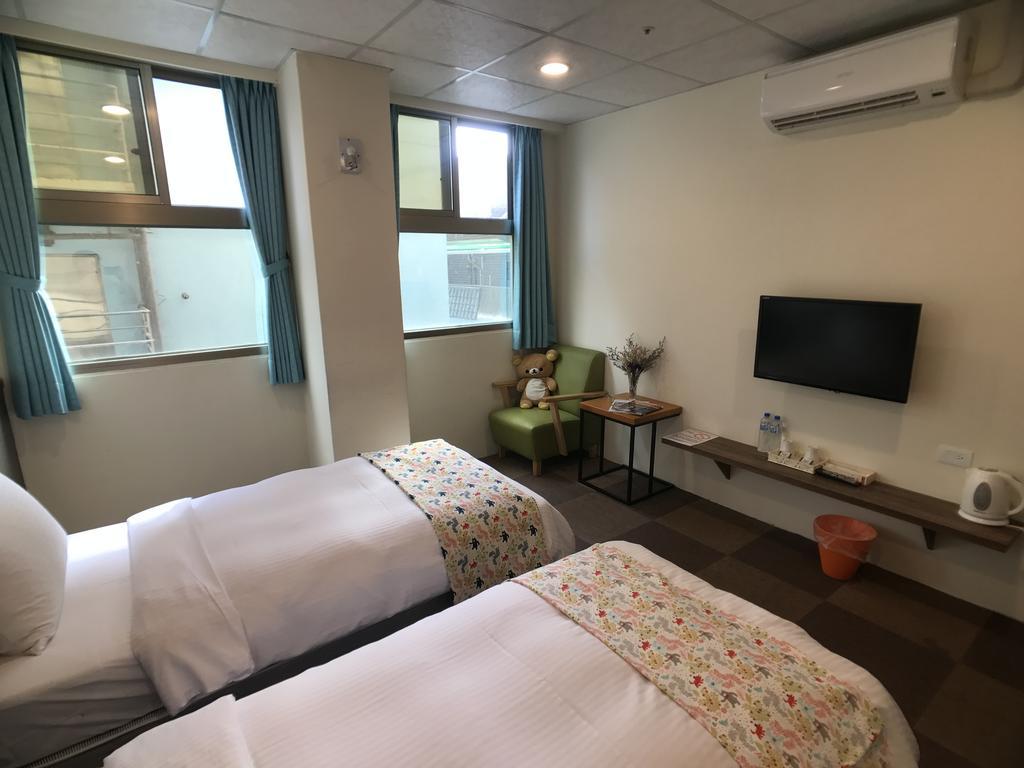Chang Ti Metropolis Commercial Hotel Čung-li Exteriér fotografie