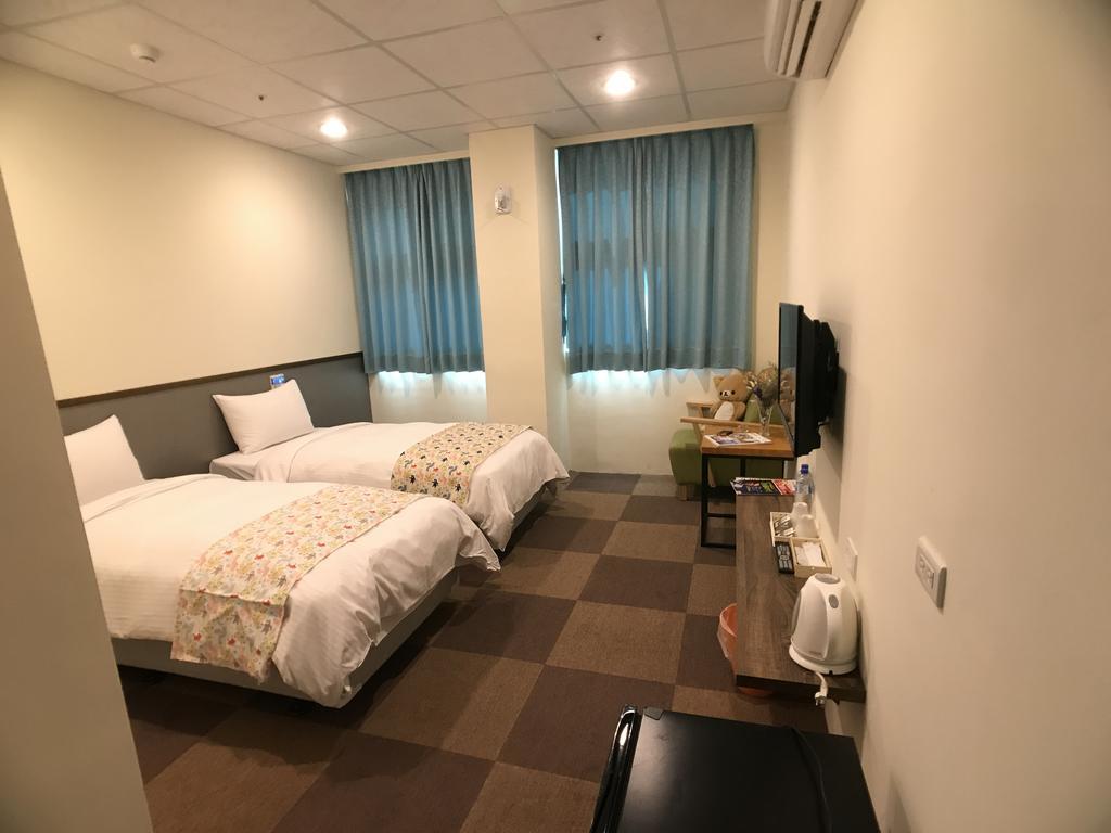Chang Ti Metropolis Commercial Hotel Čung-li Exteriér fotografie