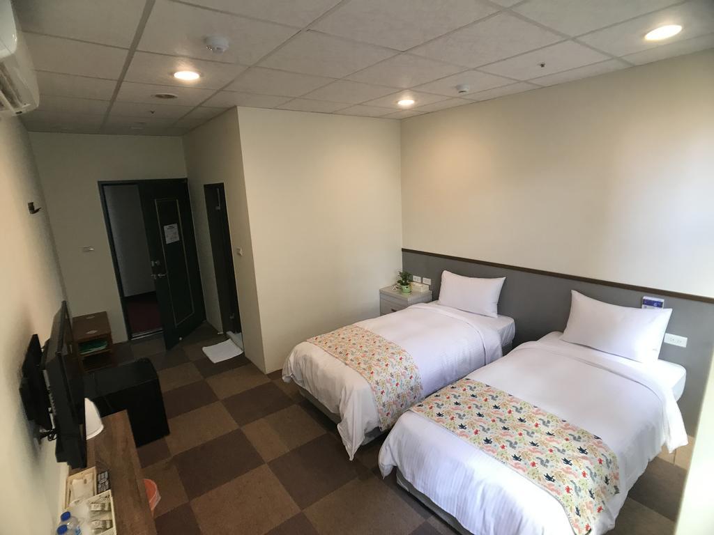Chang Ti Metropolis Commercial Hotel Čung-li Exteriér fotografie