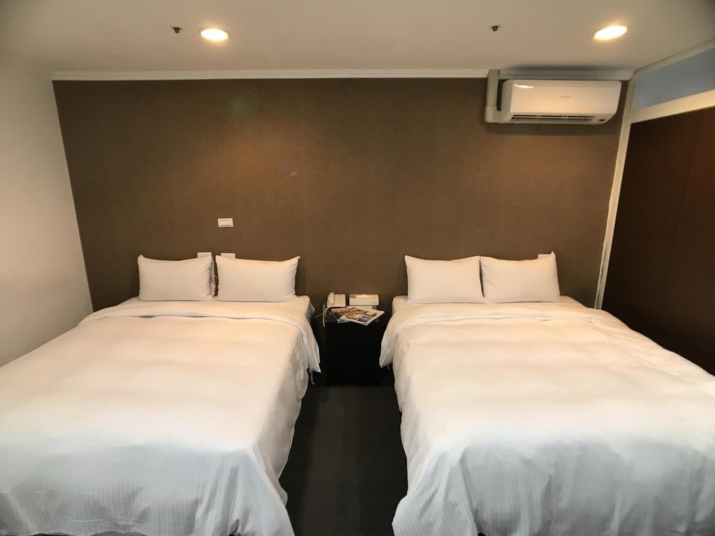 Chang Ti Metropolis Commercial Hotel Čung-li Exteriér fotografie