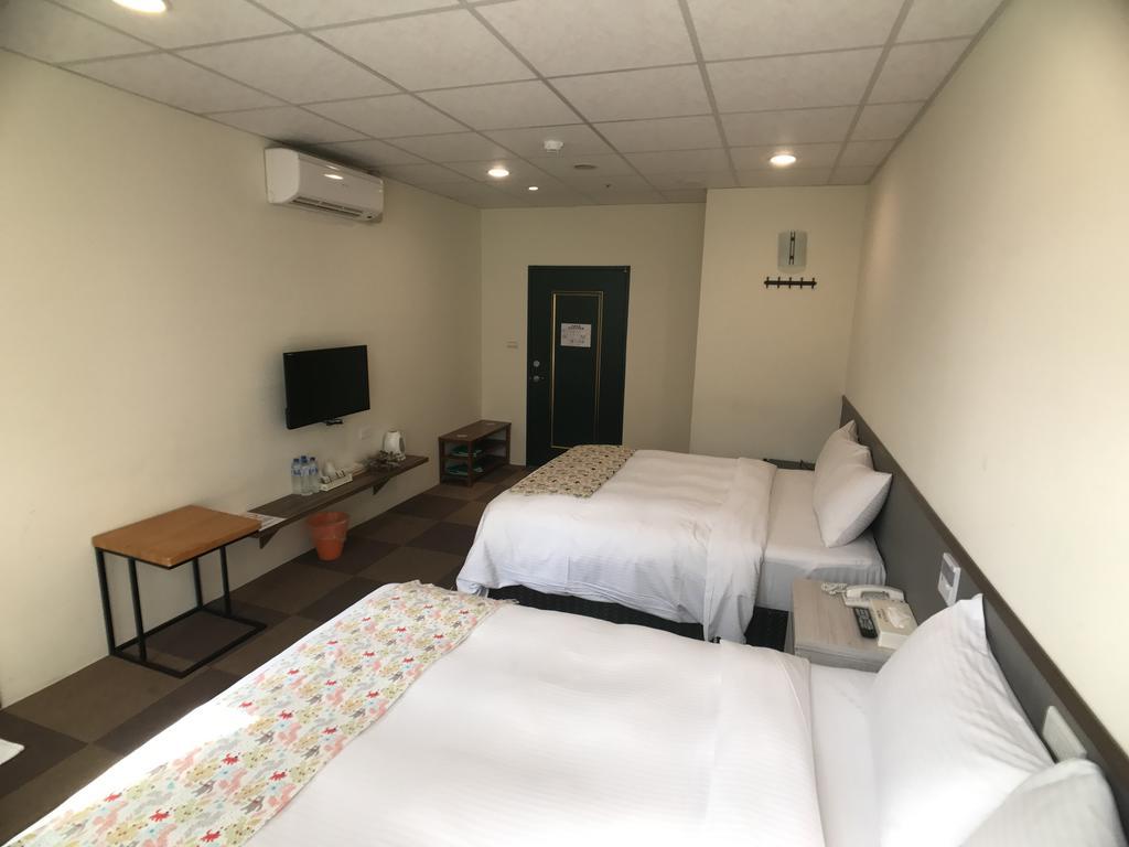Chang Ti Metropolis Commercial Hotel Čung-li Exteriér fotografie