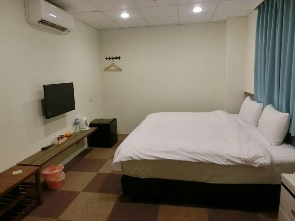 Chang Ti Metropolis Commercial Hotel Čung-li Exteriér fotografie