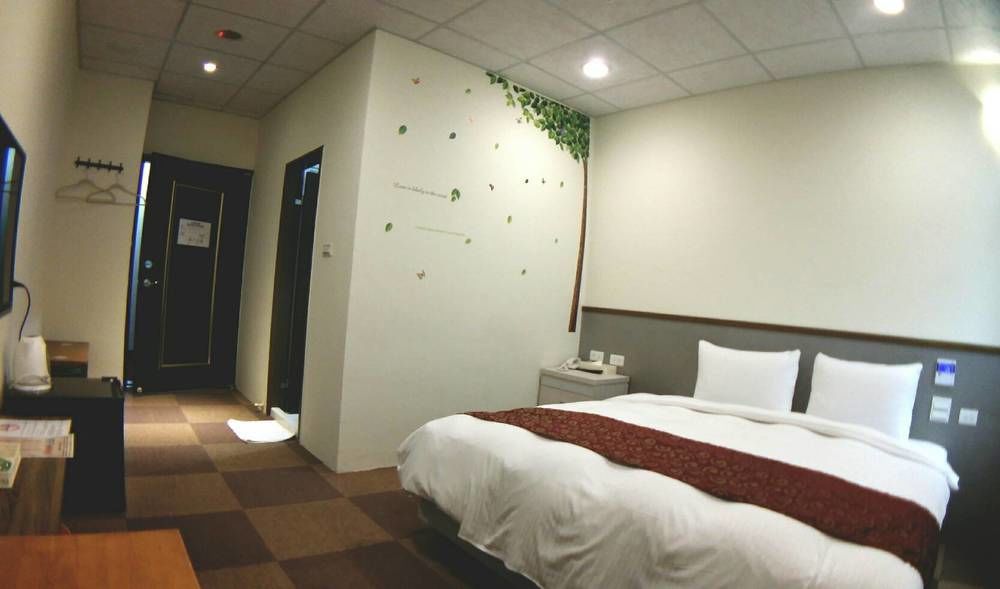 Chang Ti Metropolis Commercial Hotel Čung-li Exteriér fotografie