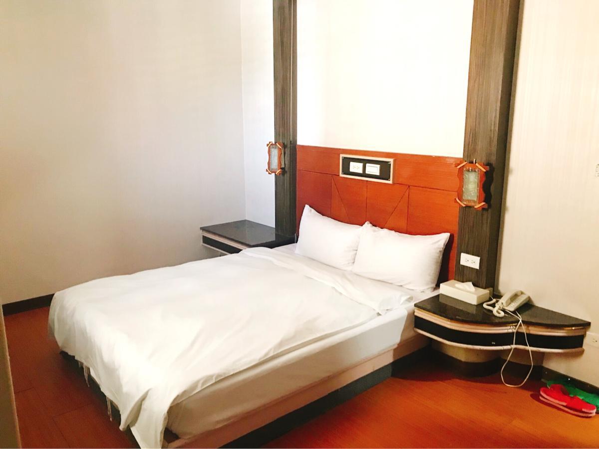 Chang Ti Metropolis Commercial Hotel Čung-li Exteriér fotografie
