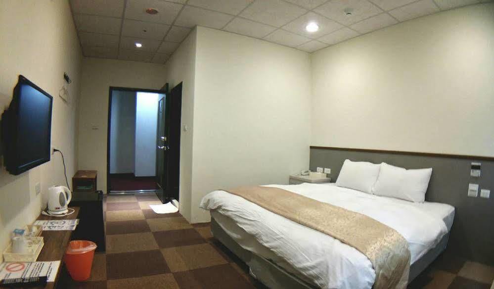 Chang Ti Metropolis Commercial Hotel Čung-li Exteriér fotografie