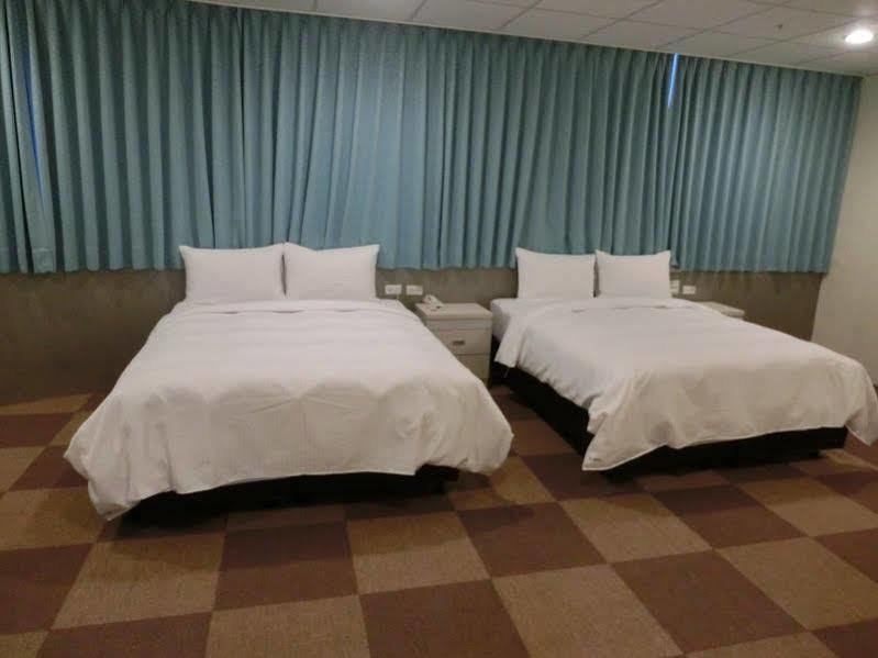 Chang Ti Metropolis Commercial Hotel Čung-li Exteriér fotografie